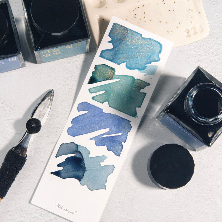 Wearingeul- Four Photos Color Swatch (White)