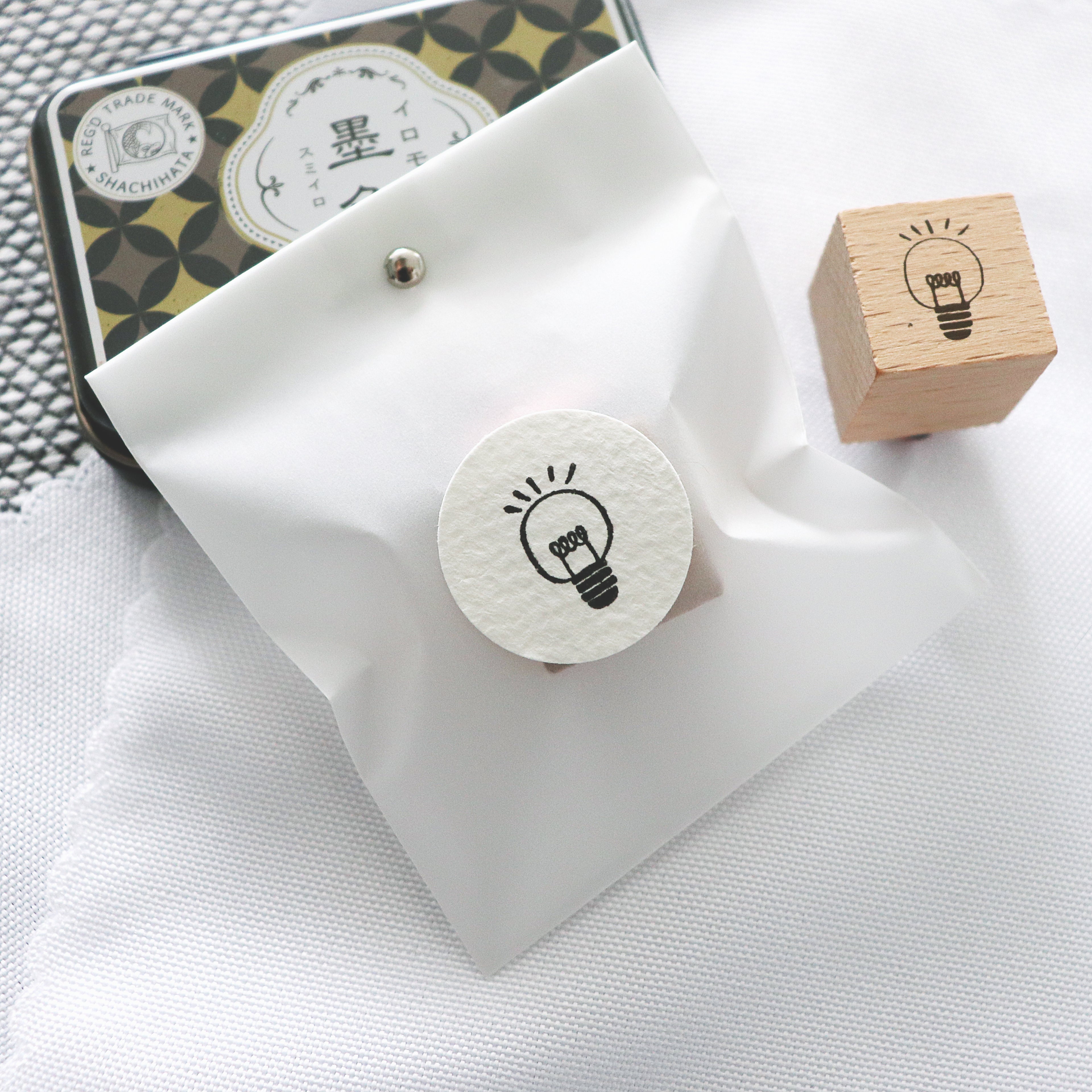 Arte Co. Wood Stamp - Light Bulb