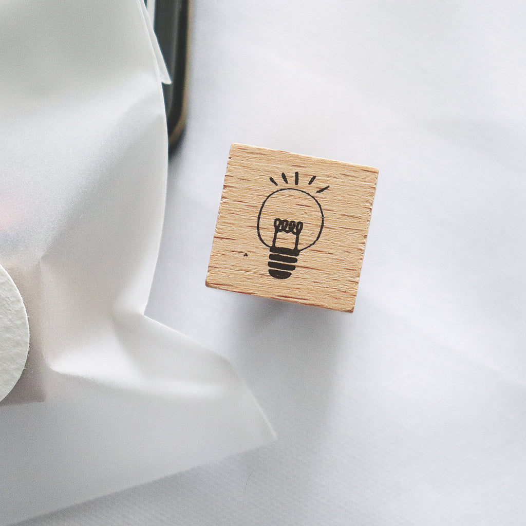 Arte Co. Wood Stamp - Light Bulb