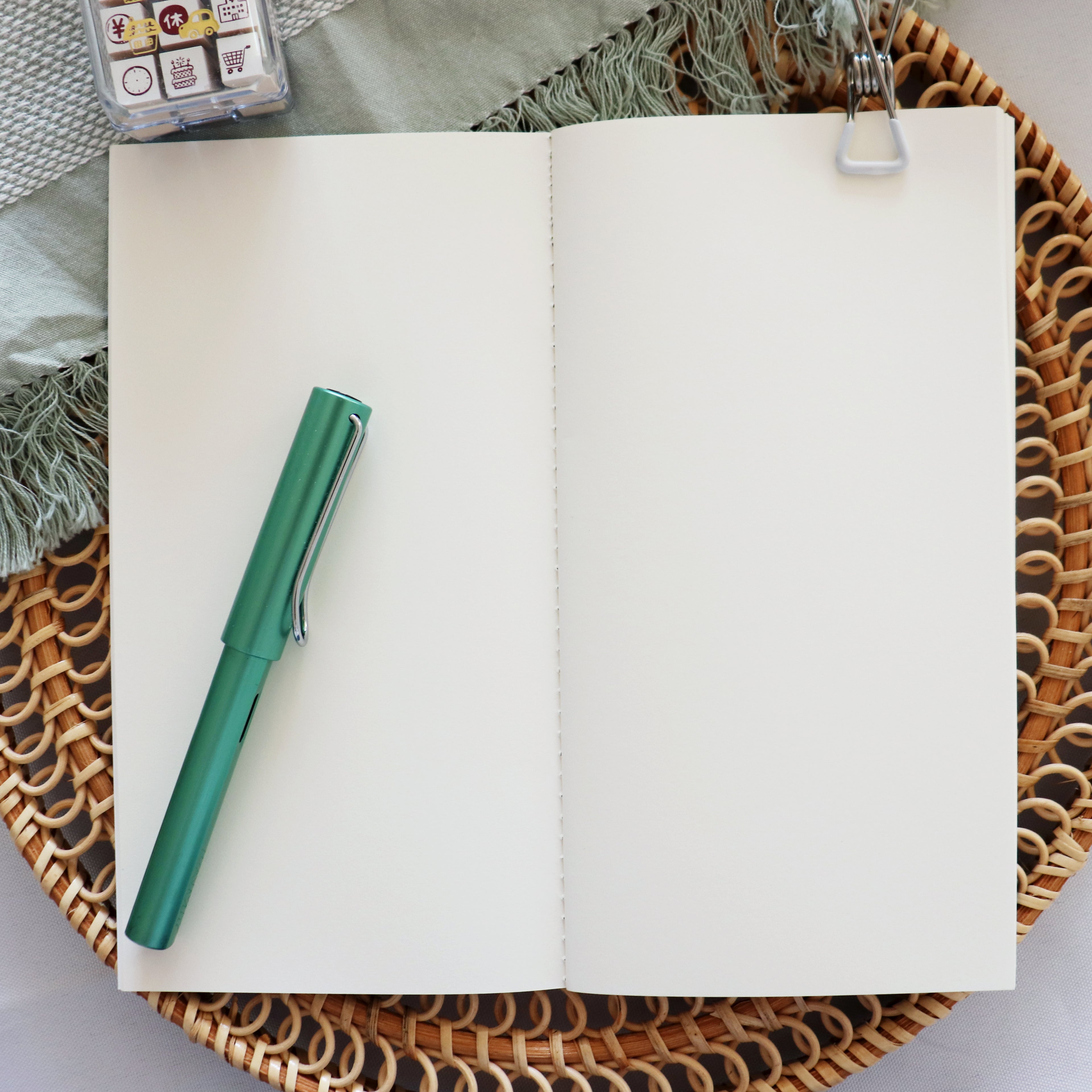 【Wanle Studio】Notebook - Blue-green Ditsy Floral (11×21cm)