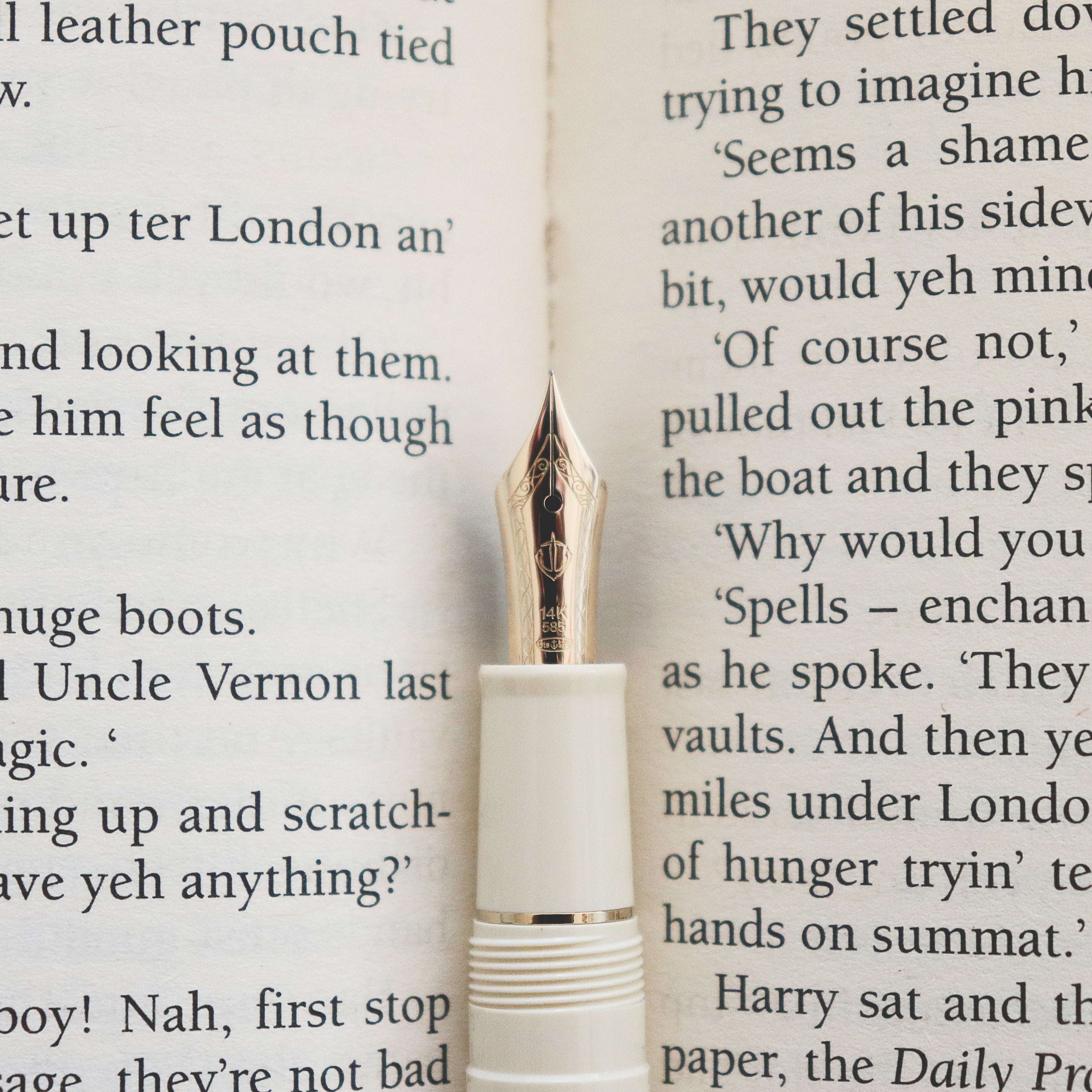 【Sailor】1911 Standard Fountain Pen - Ivory with Gold Trim (14K Gold Fine)