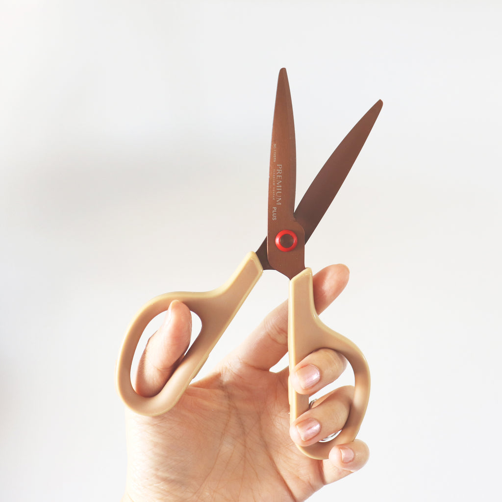 [PLUS] Fitcut Curve Scissor - Retro Limited Edition