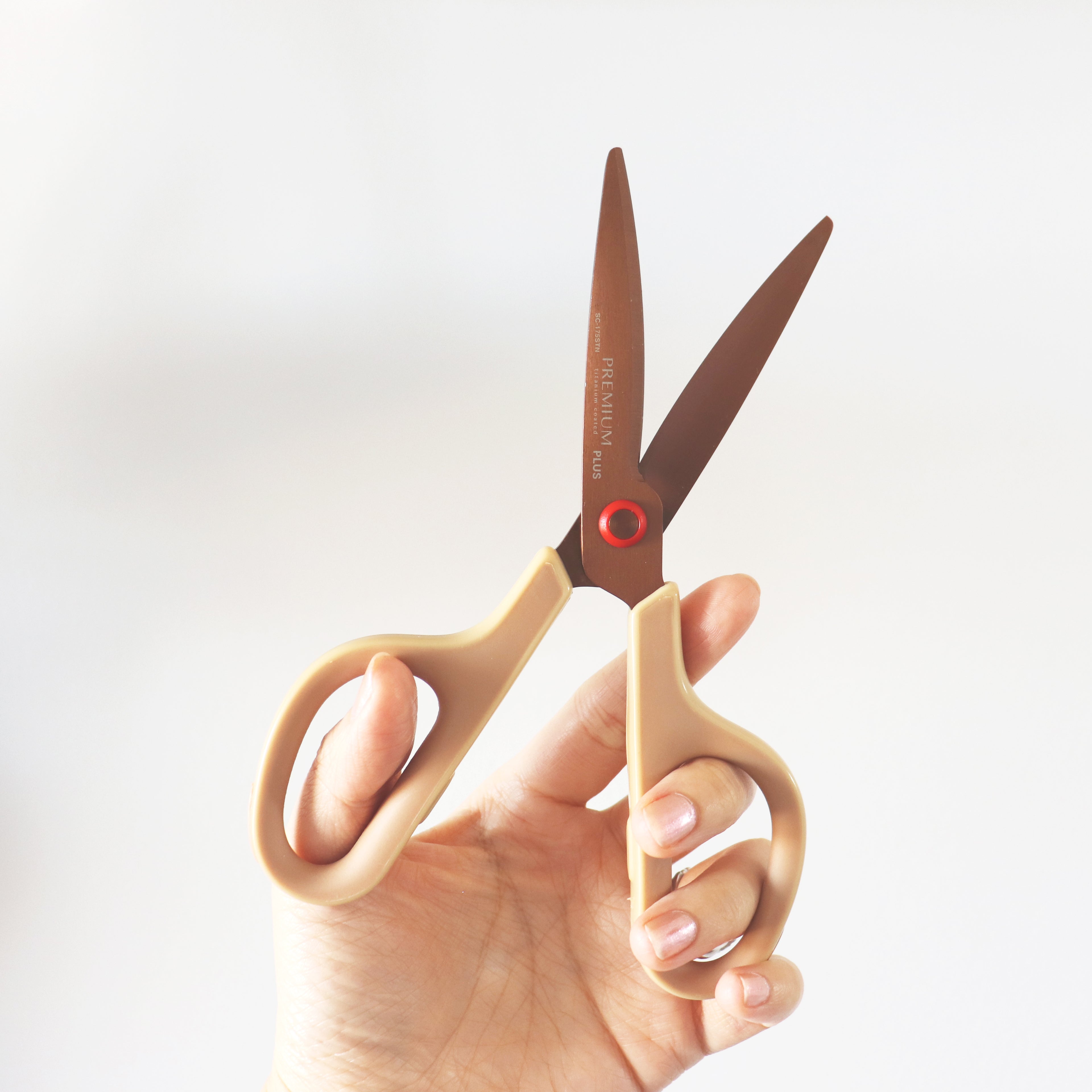 [PLUS] Fitcut Curve Scissor - Retro Limited Edition