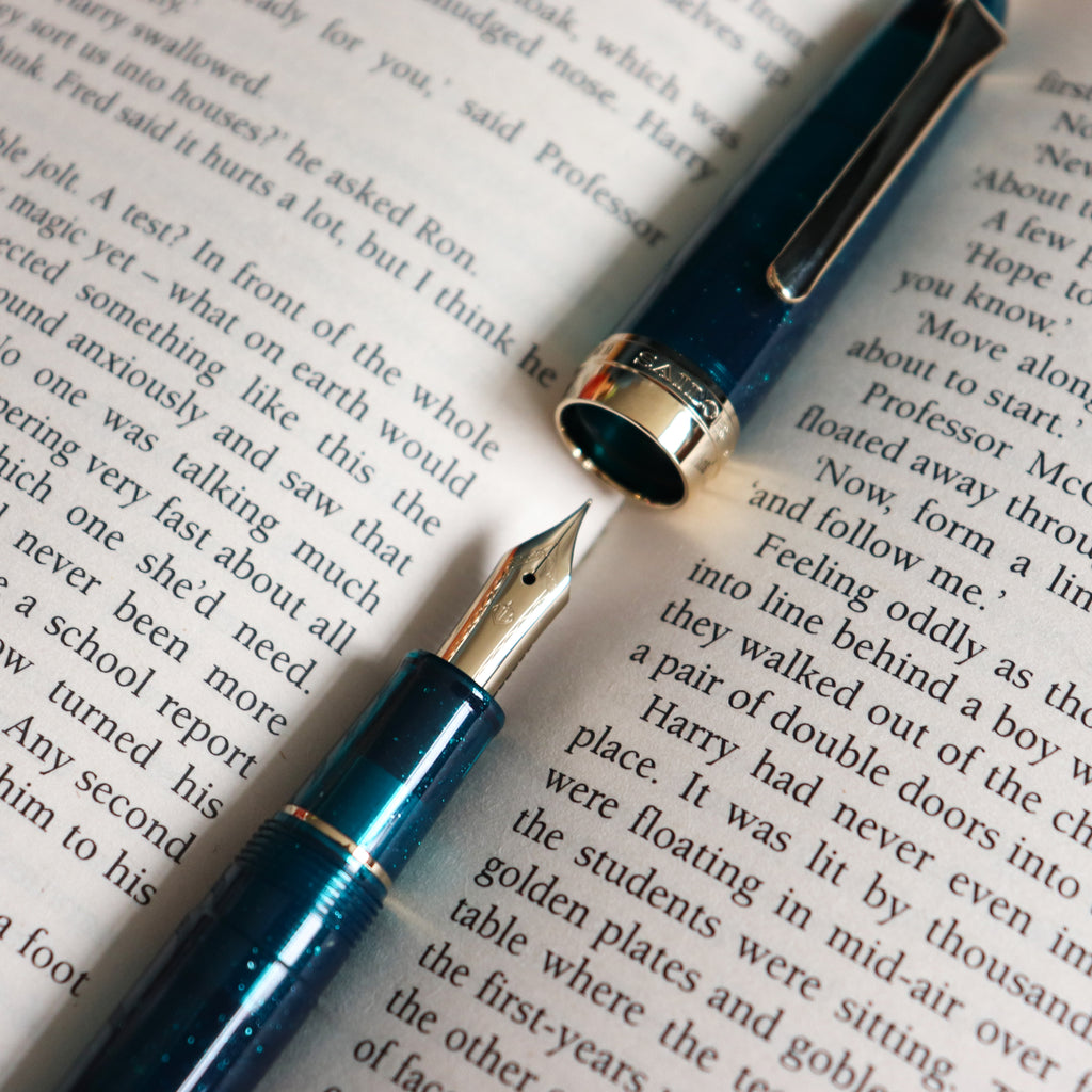 SAILOR Shikiori Fountain Pen Hisakata Thin Type- Snow Hare (Fine)