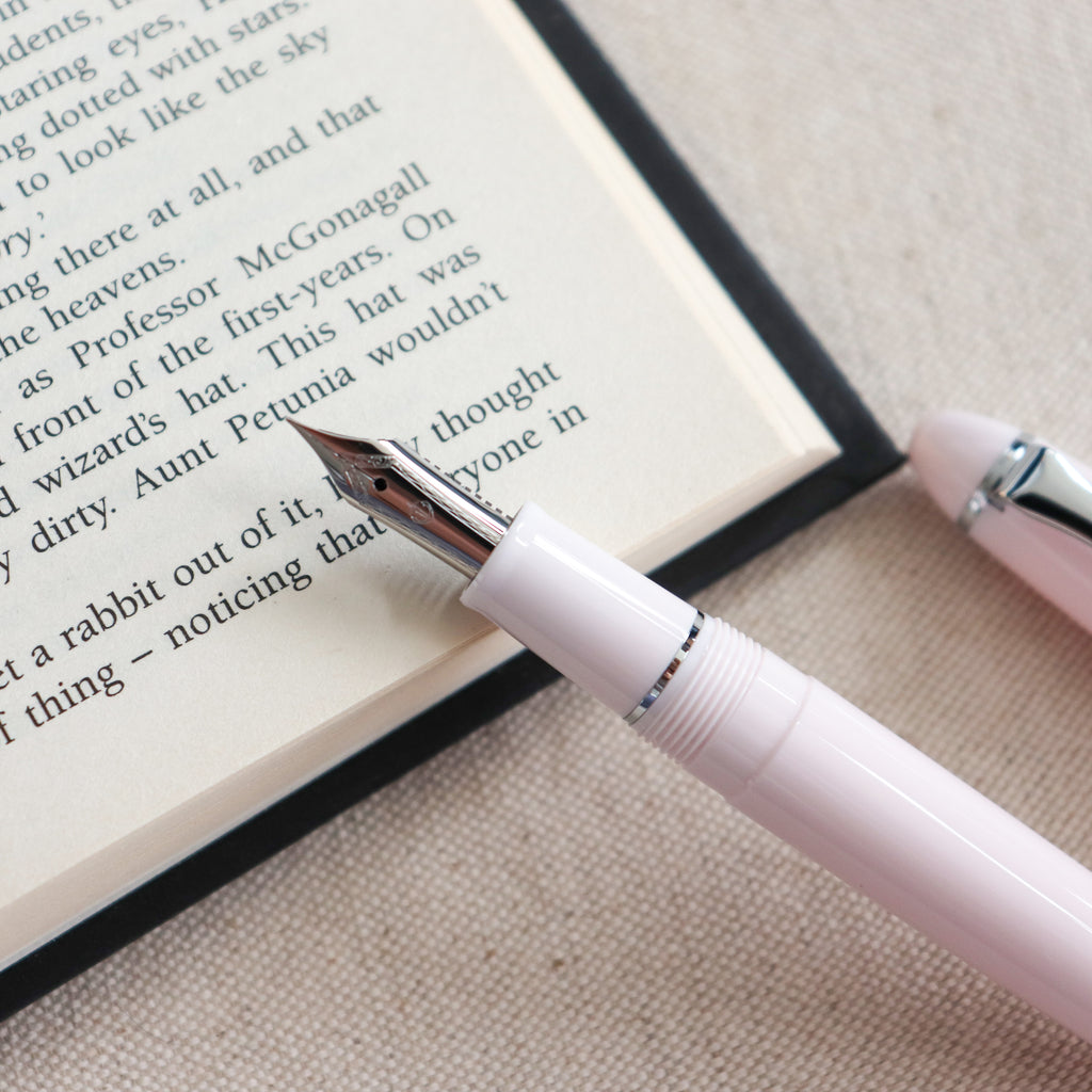 SAILOR Shikiori Fountain Pen Hisakata Thin Type- Sakura (Fine)
