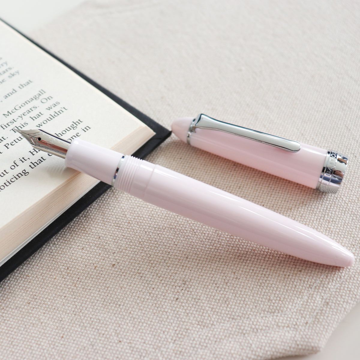 SAILOR Shikiori Fountain Pen Hisakata Thin Type- Sakura (Fine)