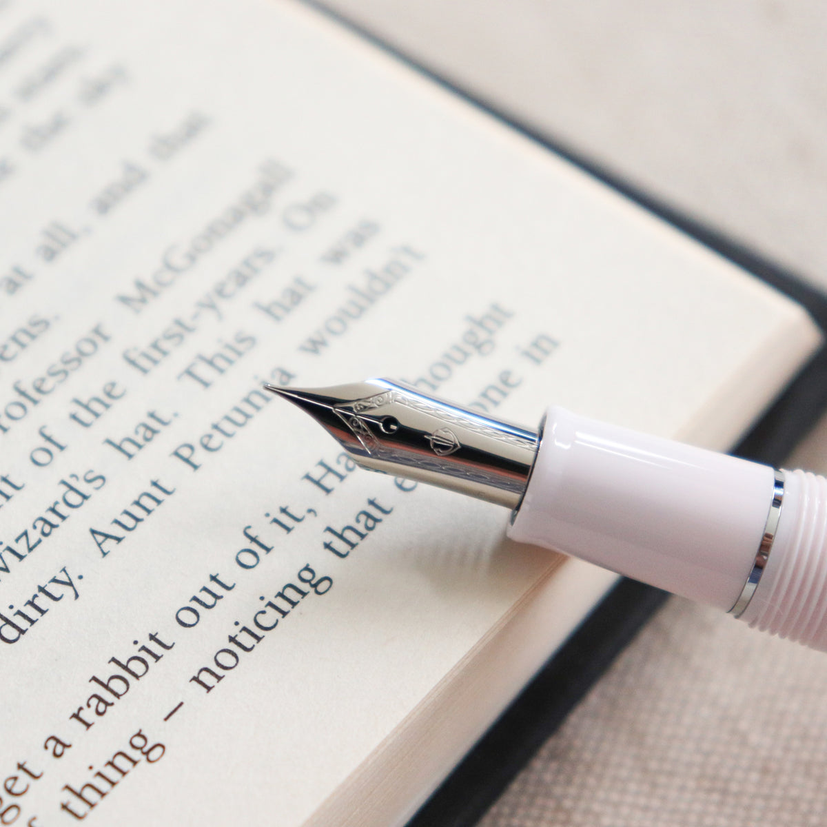 SAILOR Shikiori Fountain Pen Hisakata Thin Type- Sakura (Fine)