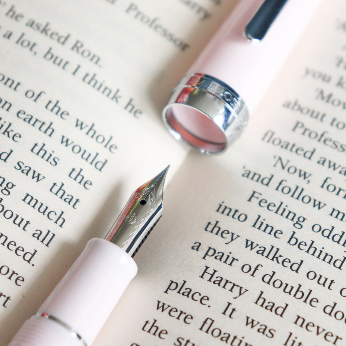 SAILOR Shikiori Fountain Pen Hisakata Thin Type- Sakura (Fine)