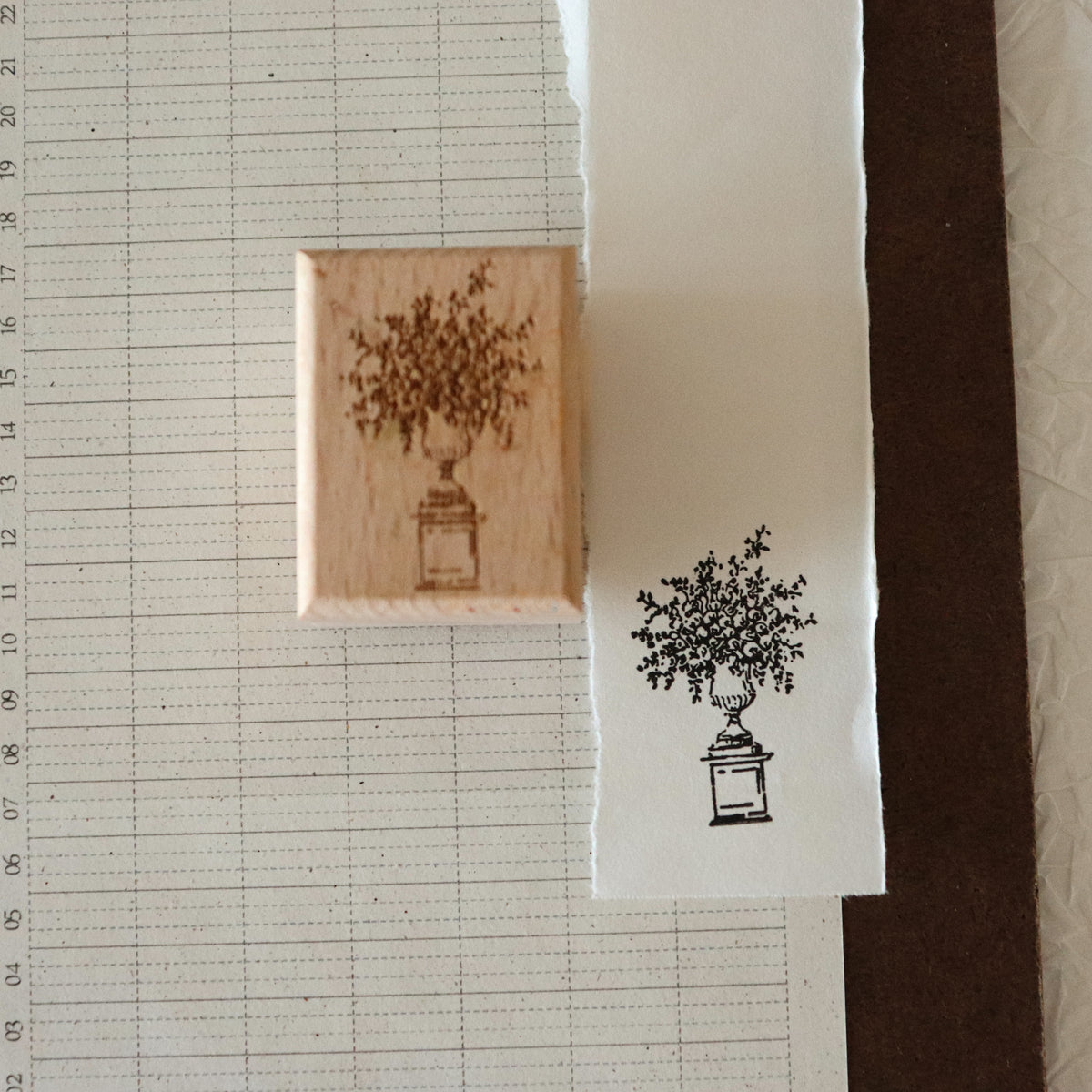 [Bunny Craft House] Wood Stamp - Botanical Urn